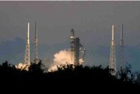 Roket SpaceX berlepas dari Stesen Angkasa Tentera Cape Canaveral di Florida pada 8 Jun 2026 bagi melaksanakan misi membawa 29 satelit Starlink ke orbit. – Foto AFP