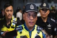 Mohd Zamzuri berkata, polis menahan pemandu lelaki dipercayai terlibat kes langgar lari seorang penunggang motosikal hingga maut di Jalan Tun Razak.