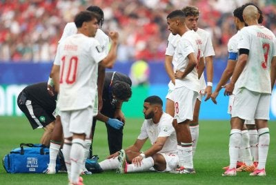Ismael Saibari mengadu tahap kecederaannya kepada pasukan perubatan Maghribi pada aksi pusingan 16 menentang Kanada di Houston. Foto: Agensi