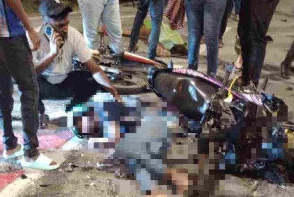 Seorang penunggang maut apabila motosikalnya bertembung dengan sebuah motosikal lain berdekatan lampu isyarat di Jalan Kuda Kepang, Taman Ria Jaya, Sungai Petani awal pagi Ahad. Foto tular