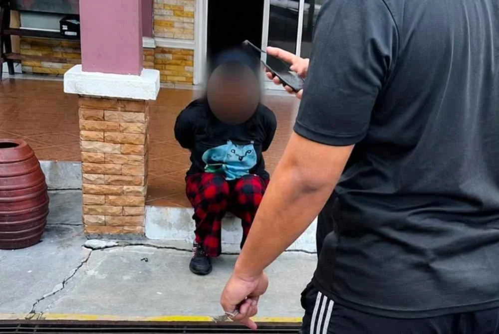 Suspek telah ditahan bagi membantu siasatan. Gambar tular