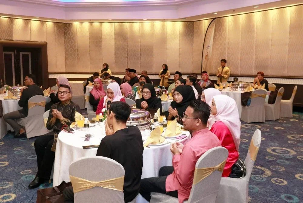 SEBAHAGIAN tetamu yang hadir pada Majlis Penutup Program Salam Baitullah musim ke-18 di Shah Alam baru-baru ini. Foto MARDHIYYAH HOTEL & SUITES