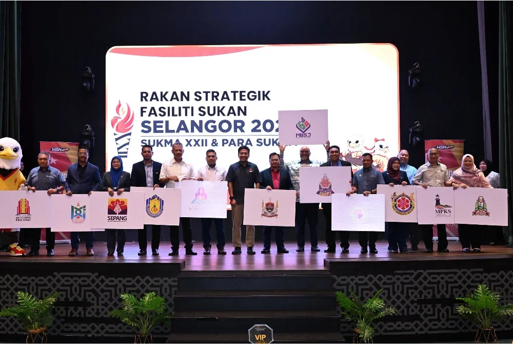 Mohd Najwan bersama barisan penaja semasa Majlis Ramah Mesra Penaja dan Bapa Angkat SUKMA XXII dan Para SUKMA Selangor 2026 di Mardhiyyah Hotel & Suites, Shah Alam pada Isnin. Foto: Majlis Sukan Negeri Selangor