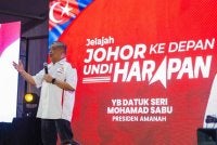 Mohamad ketika berucap dalam program Jelajah Johor Ke Depan: Undi Harapan PRN Johor di pekarangan Pasaraya Jiason, Masai Pasir gudang pada Ahad.