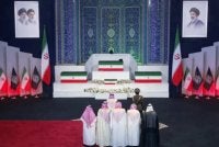 Delegasi asing memberikan penghormatan terakhir di hadapan keranda Pemimpin Tertinggi Iran, Ali Khamenei, pada upacara pengebumian di Grand Mosalla, Teheran. Foto: YouTube/DRM News