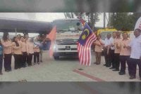 Ramli (empat dari kanan) bersama-sama Yang Dipertua MPHS, Julaihah Jamaludin (dari tepi kiri) semasa simbolik Majlis Penyerahan Lori Kompaktor dan Imej Baru KDEBWM, pada Isnin