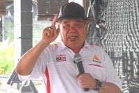 Mohamad berucap pada program Jelajah Johor Bersama Bang Mat di Rengit pada Isnin. Foto Bernama