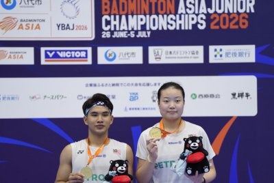 Ahmad Redzuan dan Zi Yu mencipta kelas tersendiri apabila menjuarai acara beregu campuran Kejohanan Badminton Remaja Asia 2026 pada Ahad. Foto: Persatuan Badminton Malaysia