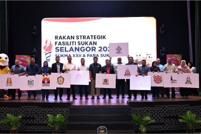 Mohd Najwan bersama barisan penaja semasa Majlis Ramah Mesra Penaja dan Bapa Angkat SUKMA XXII dan Para SUKMA Selangor 2026 di Mardhiyyah Hotel & Suites, Shah Alam pada Isnin. Foto: Majlis Sukan Negeri Selangor