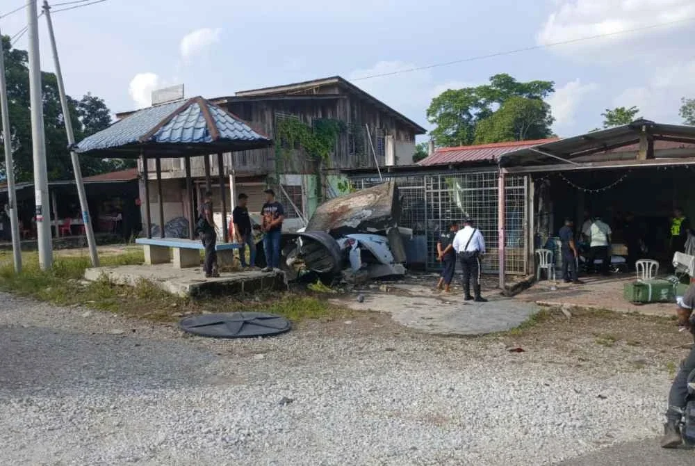 Lelaki berusia 45 tahun berkenaan dipercayai membawa lima warga Myanmar dari Kelantan menuju ke Kuala Lumpur. Foto polis Lipis