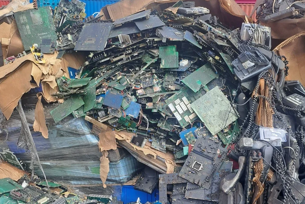 E-waste yang dijumpai selepas insiden kebakaran.