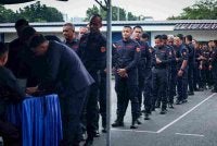 Anggota PDRM hadir bagi menunaikan tanggungjawab pada proses pengundian awal sempena PRN Johor ke-16 di Dewan Dato Onn, Ibu Pejabat Polis Kontinjen (IPK) Johor, hari ini. Foto: Bernama 