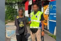 Perjalanan seorang remaja lelaki etnik Rohingya yang dipercayai berjalan kaki tanpa hala tuju dari Kota Bharu ke Pengkalan Kubor, Tumpat berakhir apabila ditahan anggota PGA dalam Op Taring Wawasan pada Isnin. Foto:PGA