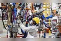Kekurangan tenaga mahir bukan hanya tertumpu kepada subsektor berteknologi tinggi seperti E&E, semikonduktor serta automasi malah turut dirasai industri tradisional termasuk pemprosesan makanan, plastik, kimia dan fabrikasi logam. Gambar Hiasan