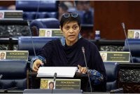 Menteri di Jabatan Perdana Menteri (Undang-Undang dan Reformasi Institusi) Datuk Seri Azalina Othman Said pada Mesyuarat Kedua, Penggal Kelima, Majlis Parlimen Kelima Belas di Bangunan Parlimen hari ini. Foto Bernama 