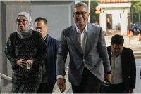 Tengku Zafrul, 53, yang merupakan saksi pendakwaan ke-11 tiba di kompleks mahkamah pada 9 pagi. Foto Bernama 