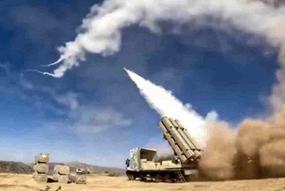 Iran didakwa melepaskan sekurang-kurangnya dua peluru berpandu ke arah kapal komersial yang melalui Selat Hormuz lewat Isnin. Gambar hiasan 