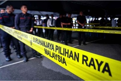  Proses pengundian awal bagi Pilihan Raya Negeri (PRN) Johor ke-16 membabitkan anggota pasukan keselamatan dan pasangan berakhir hari ini. Foto Bernama 
