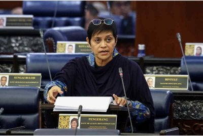 Menteri di Jabatan Perdana Menteri (Undang-Undang dan Reformasi Institusi) Datuk Seri Azalina Othman Said pada Mesyuarat Kedua, Penggal Kelima, Majlis Parlimen Kelima Belas di Bangunan Parlimen hari ini. Foto Bernama 