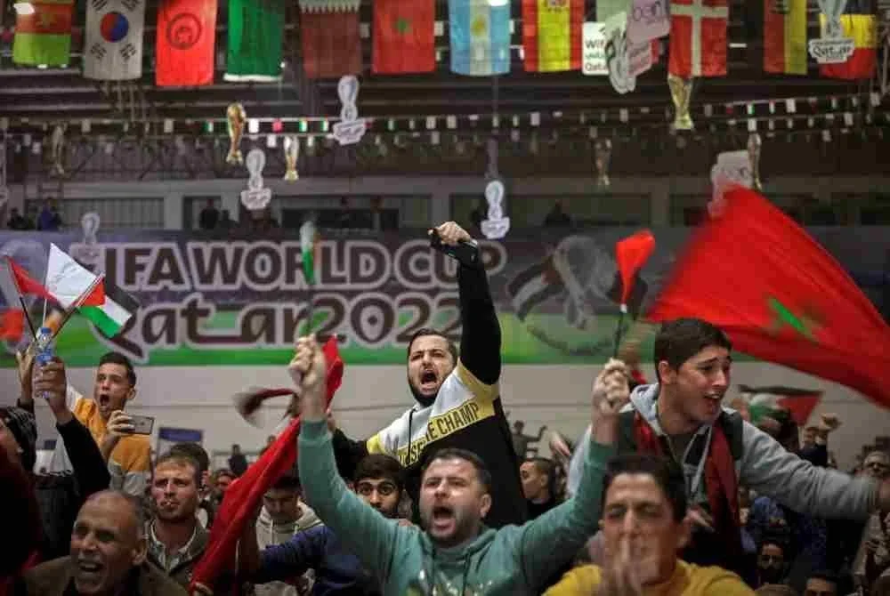 Suasana berbeza ketika penduduk Gaza yang belum dilanda peperangan menyaksikan Piala Dunia 2022 yang berlangsung di Qatar.
