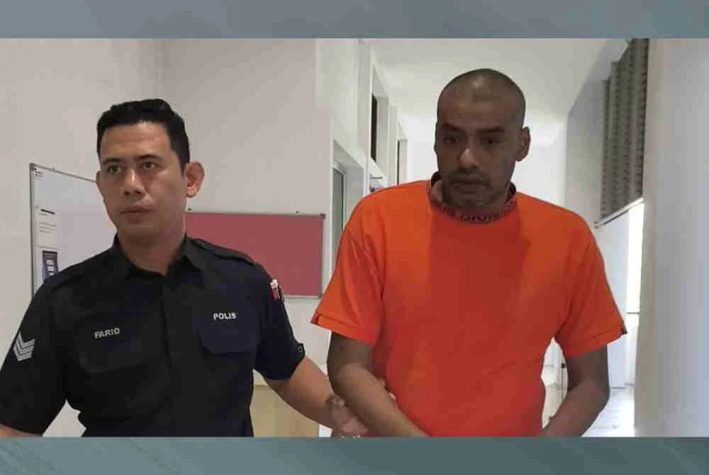 Devaidran (kanan) dibawa ke Mahkamah Sesyen Shah Alam pada Rabu, bagi proses ikat jamin.