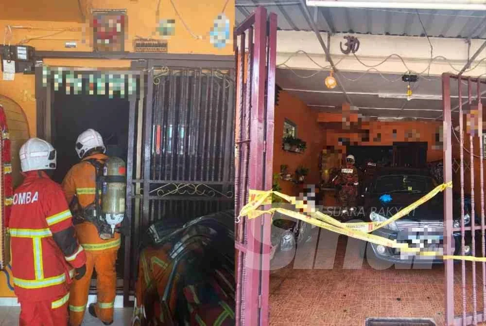 Pasukan bomba sedang melakukan pemadaman api di sebuah rumah teres di Taman Sri Mahkota Jaya pada Rabu.