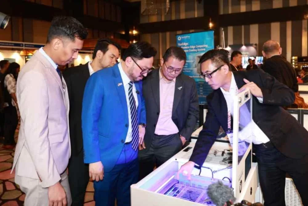 Projek rintis yang dicadangkan akan mengkaji bagaimana penyejukan rendaman dapat menyokong beban kerja AI yang intensif-GPU.