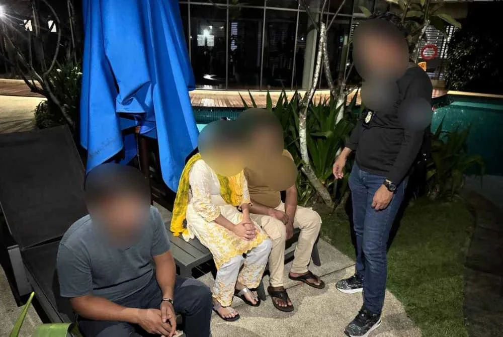 Antara warga asing yang ditahan dalam operasi JIM di sini pada Selasa.