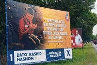 Papan tanda menggunakan tulisan Jawa oleh calon PN DUNSenggarang, Batu Pahat.