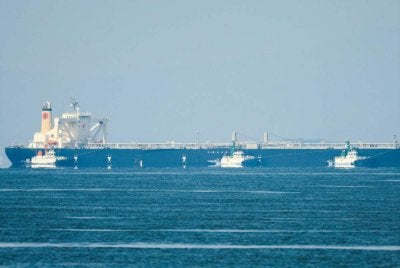 Situasi terkini yang menyebabkan kebimbangan di Selat Hormuz dan harga minyak meningkat lebih dua peratus. Foto: Agensi