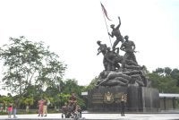 Monumen setinggi 15 meter yang siap pada 1966 hasil ilham Tunku Abdul Rahman itu bukan sekadar mercu tanda, tetapi lambang harga sebuah kemerdekaan. 