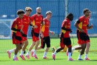 Pemain Belgium memanaskan badan di pusat latihan di Loyola Marymount University yang dianggap gagal memenuhi standard diperlukan skuad kebangsaan. Foto: Agensi