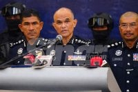 Shazeli (tengah) ketika sidang akhbar di Ibu Pejabat Polis Kontinjen Selangor pada Khamis. Foto: MOHD HALIM ABDUL WAHID
