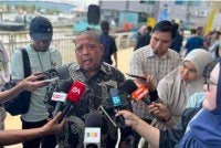 Abu Bakar ditemui selepas majlis sambutan ketibaan pelancong dari Thailand sempena pembukaan semula laluan air Jeti Kuala Perlis-Satun di Kuala Perlis pada Khamis.