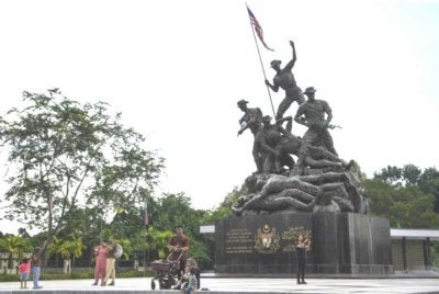 Monumen setinggi 15 meter yang siap pada 1966 hasil ilham Tunku Abdul Rahman itu bukan sekadar mercu tanda, tetapi lambang harga sebuah kemerdekaan. 