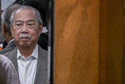 Muhyiddin hadir bagi perbicaraan kes rasuah dan pengubahan wang haram yang melibatkannya di Mahkamah Tinggi Kuala Lumpur pada Khamis. Foto: Bernama 