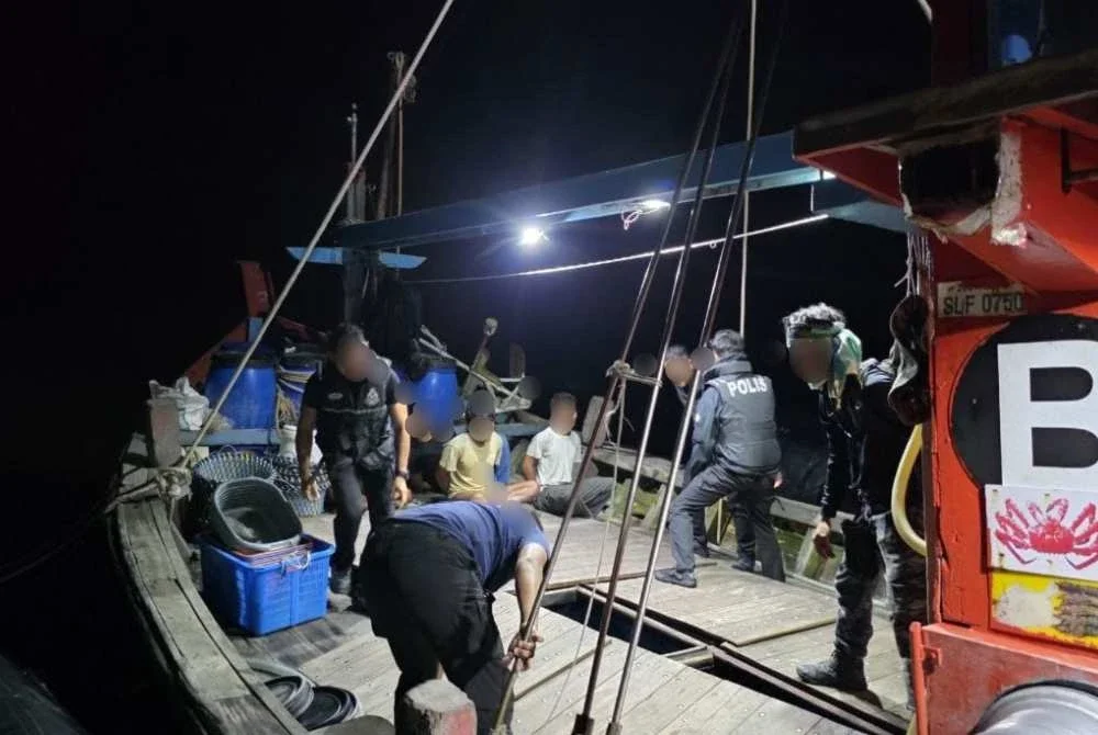 Antara individu diberkas dalam serbuan dijalankan.