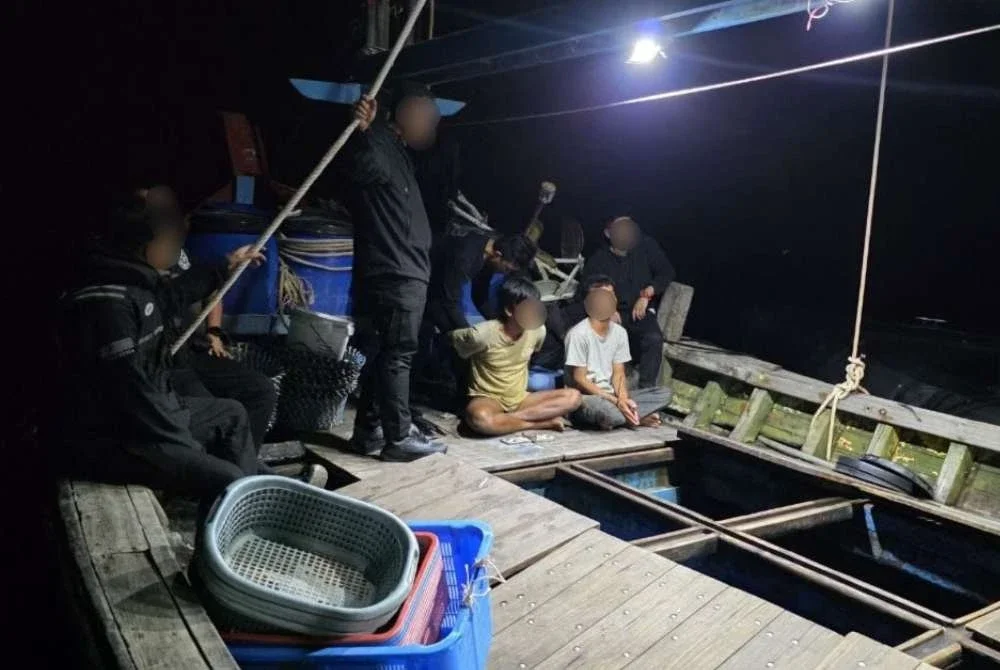 Antara individu diberkas dalam serbuan tersebut.