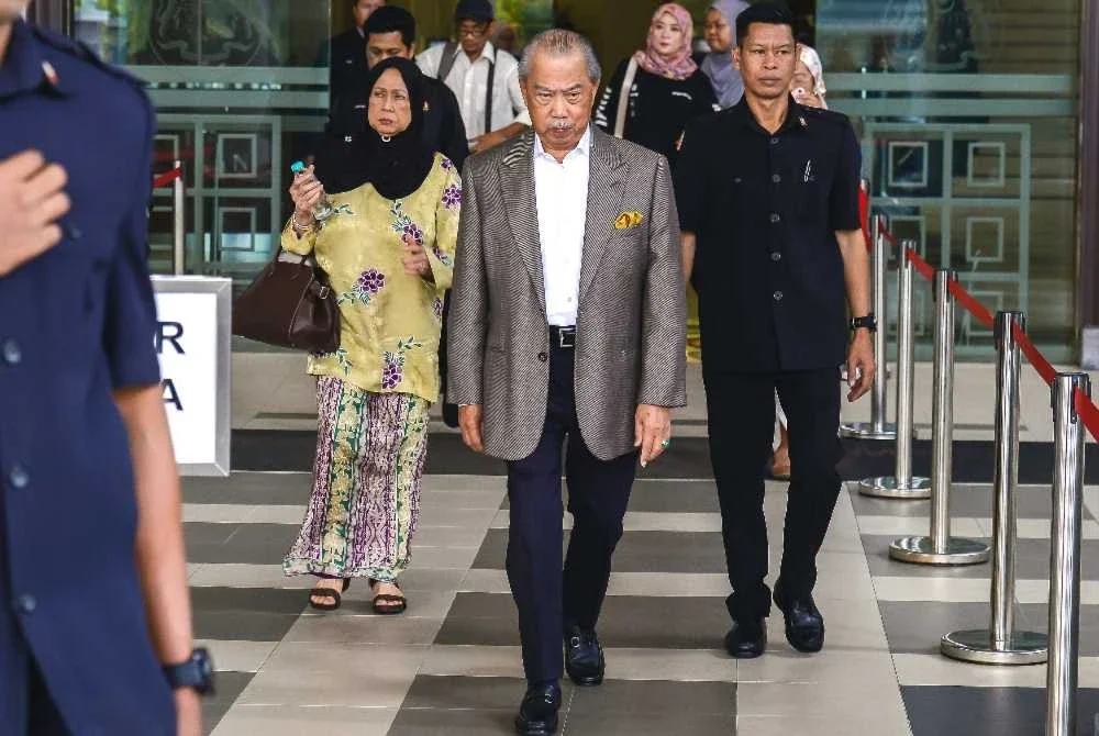 Mahkamah Tinggi hari ini menangguhkan prosiding perbicaraan kes Tan Sri Muhyiddin Yassin yang berdepan 7 pertuduhan menyalahgunakan kedudukan dan pengubahan wang haram ke 13 Julai depan. - Foto: Bernama