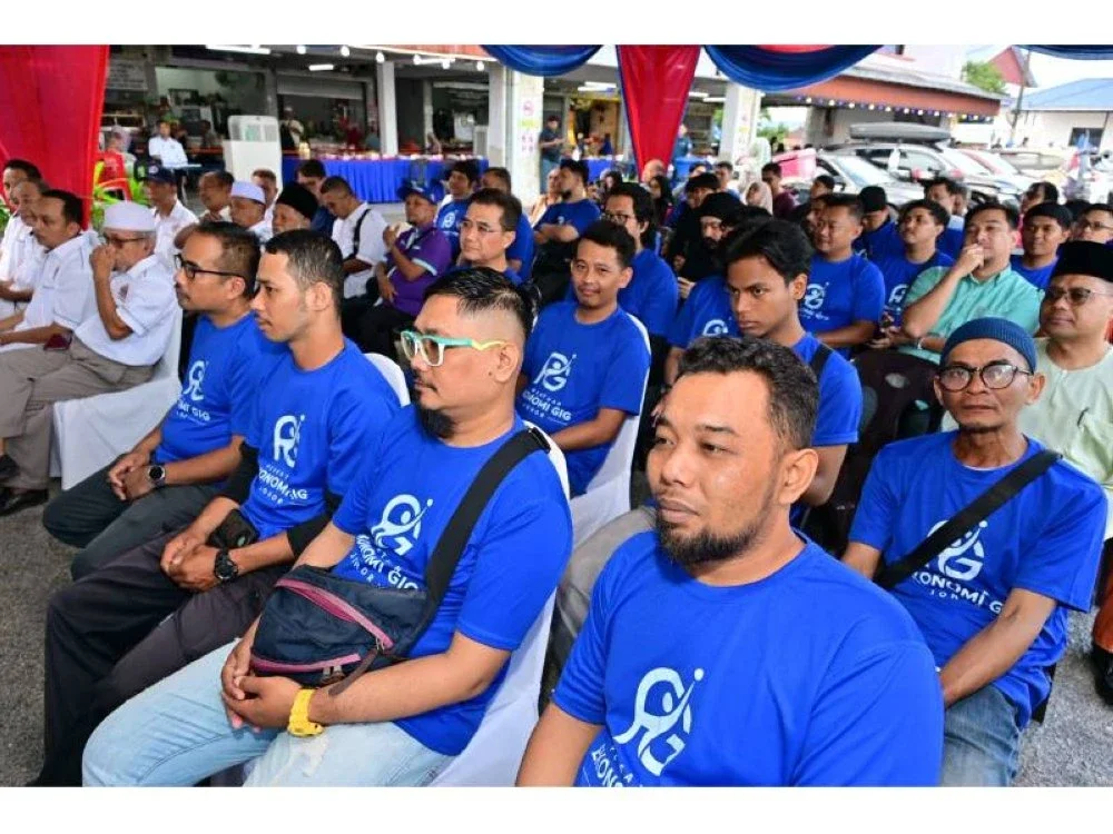 Antara sebahagian pekerja gig Johor yang hadir pada perasmian itu.