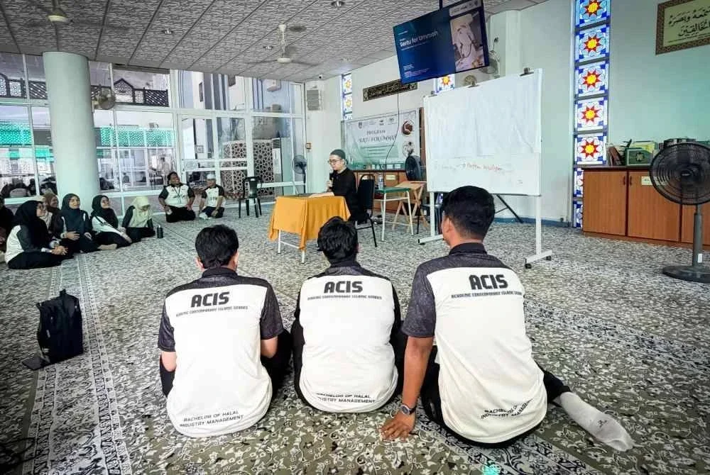 PARA peserta khusyuk mendengar ceramah berkaitan teori sertu yang disampaikan Ustaz Muhamad Elyas. 