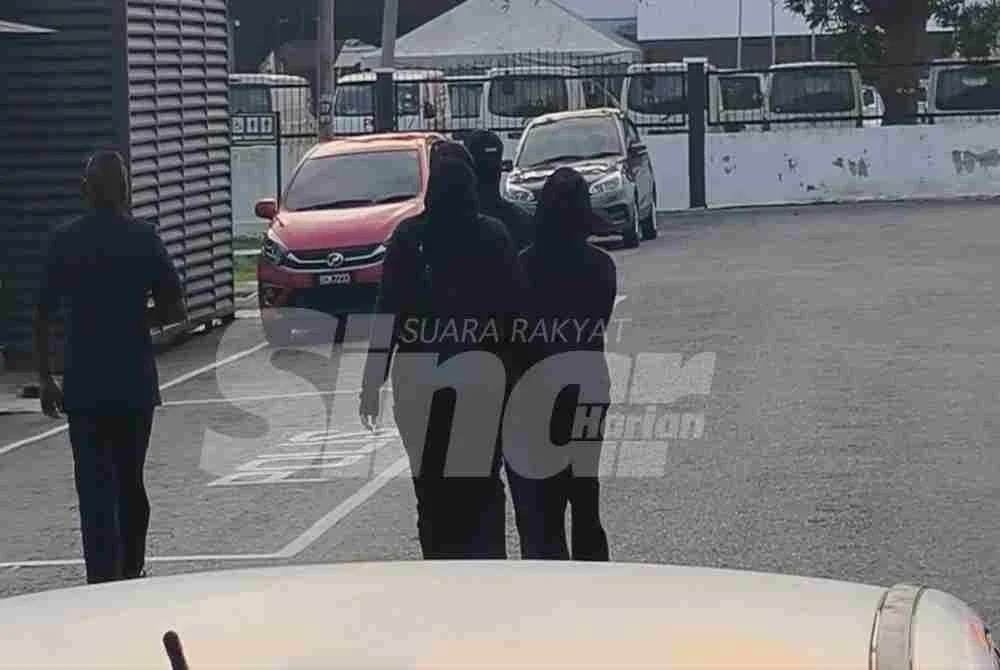 Tiada pengakuan direkodkan daripada tertuduh juvana itu sementara menunggu laporan penilaian psikiatri gadis itu.
