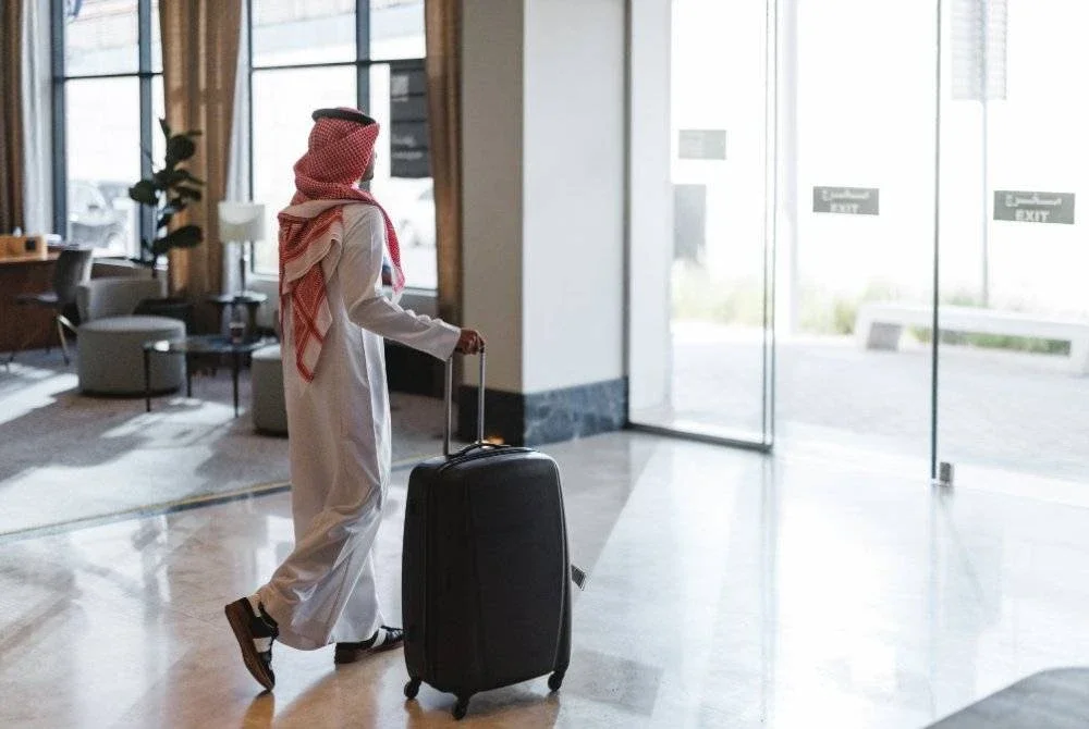 BERSEDIAKAN kita menyediakan kemudahan hotel mesra Muslim selaras peningkatan pelancong Islam ke negara kita? Foto Canva