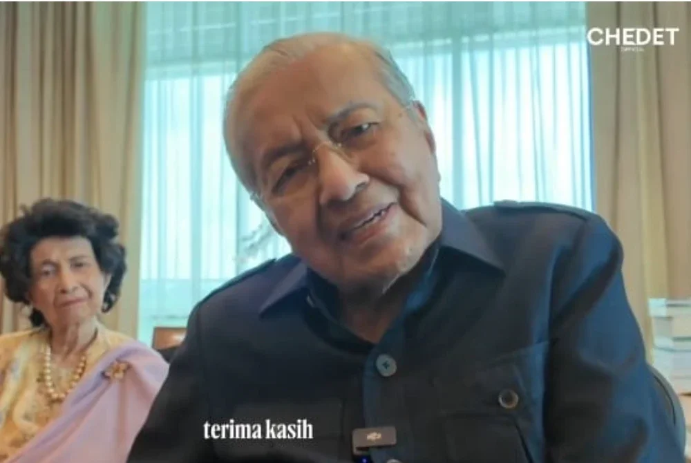 Tun Mahathir mengucapkan terima kasih kepada semua yang mengucapkan Selamat Hari Lahir ke-101 buat dirinya.