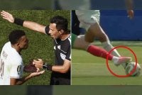 Mbappe bertegang urat dengan pengadil dari Argentina, Facundo Tello kerana menangguhkan sepakan penalti selama tiga minit bagi semakan VAR. Foto Agensi