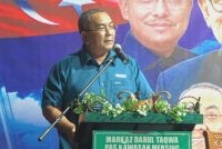 Sanusi pada sesi ceramah mega N32 Endau di Dataran Mersing Kanan pada Khamis.