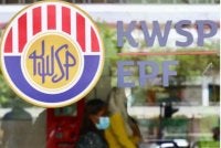 Kira-kira 37 peratus atau 5 juta ahli berusia bawah 55 tahun telah membuat sekurang-kurangnya satu pengeluaran daripada Akaun Fleksibel bagi tempoh sama. Gambar hiasan 