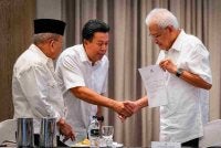 Hazani (tengah) dilantik sebagai Ahli Jawatankuasa Pusat Parti Wawasan Negara.