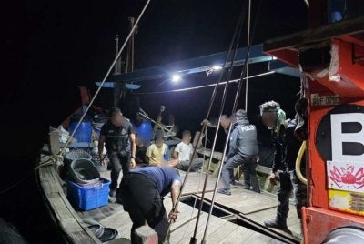 Antara individu diberkas dalam serbuan dijalankan.