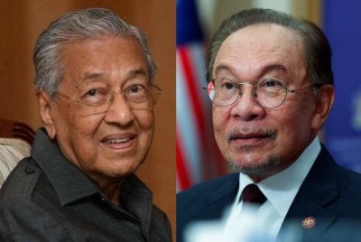 Anwar (kanan) hari ini mengucapkan selamat ulang tahun kelahiran ke-101 kepada Tun Dr Mahathir Mohamad.